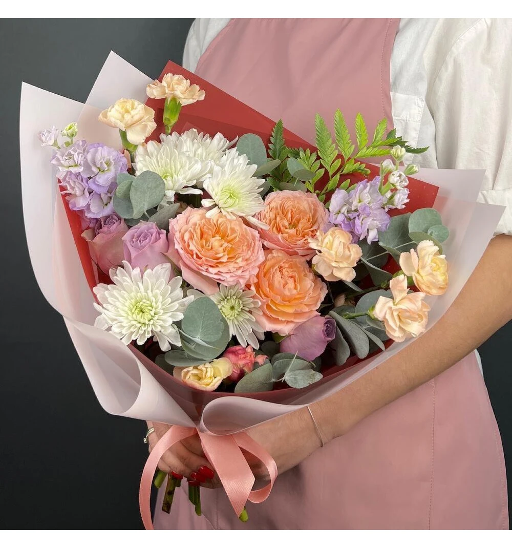 Авторский букет из розовой пионовидной Розы, Маттиолы и Папоротника